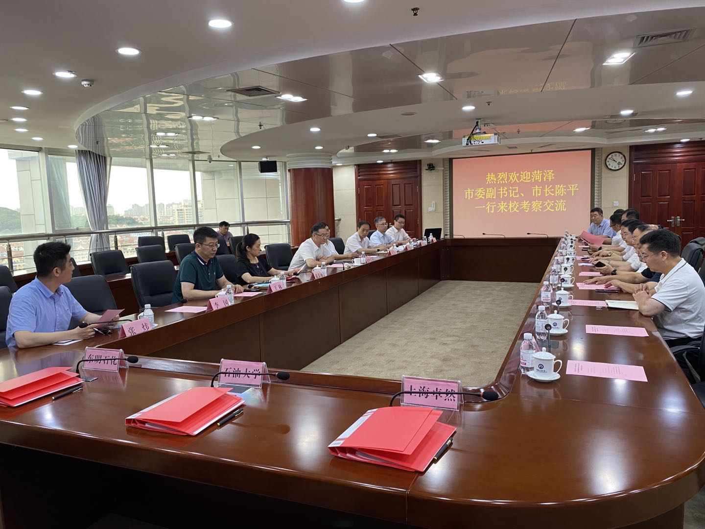 上海pg电子、东明石化、中国石油大学三方签署《原油催化裂解制乙烯丙烯（UPC）手艺工业试验与推广允许协议》